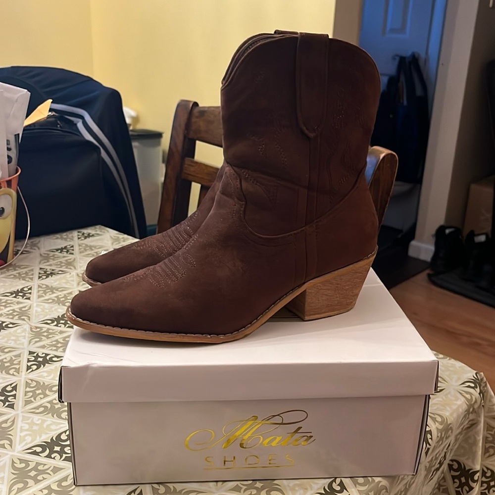Cowboy boots brown size 10
